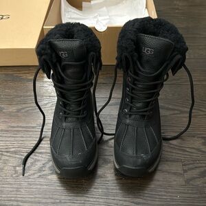UGG women’s Adirondack Boot III. Size: 6.5. Waterproof.